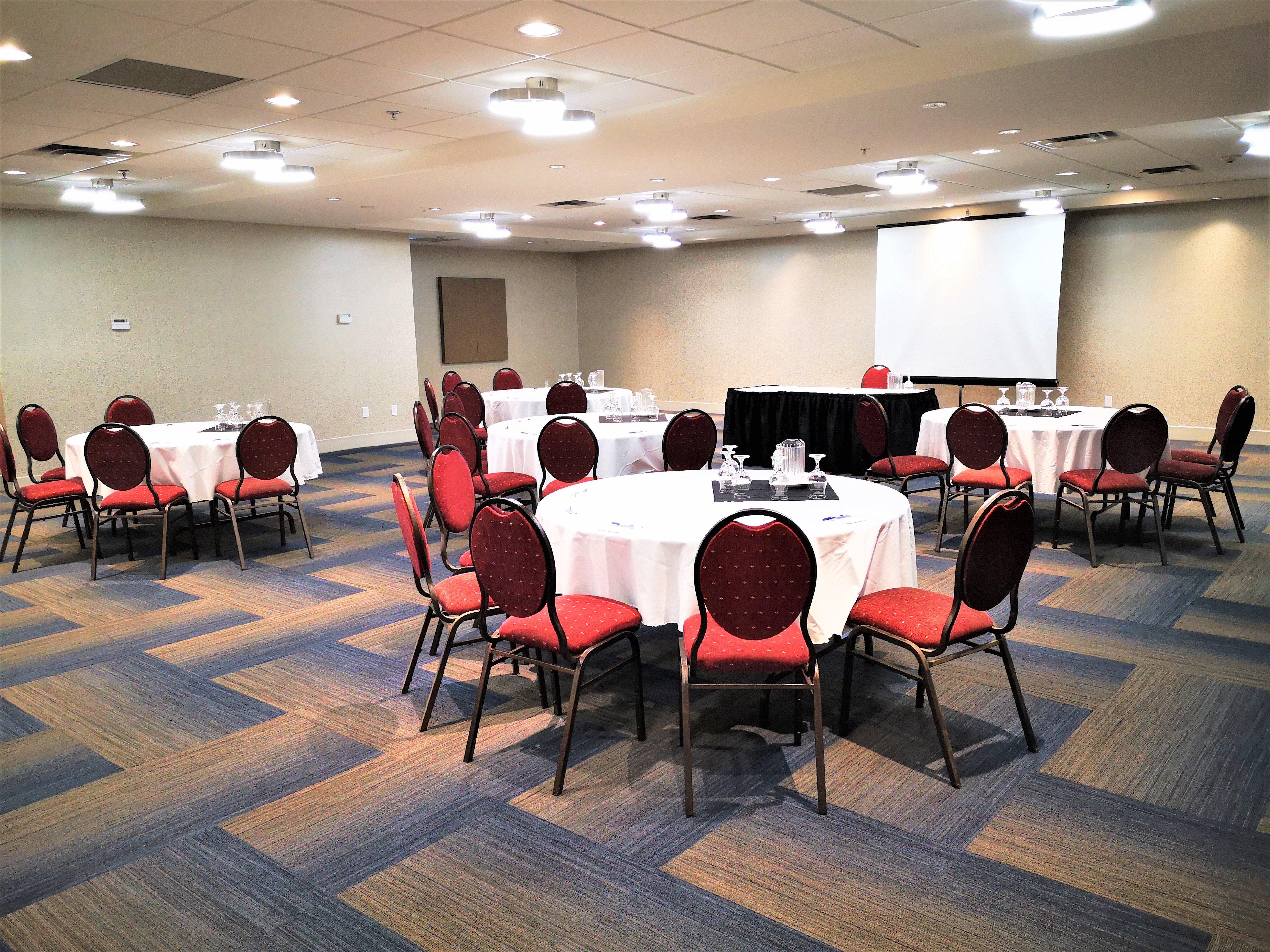 Holiday Inn Express And Suites Surrey By Ihg Luaran gambar
