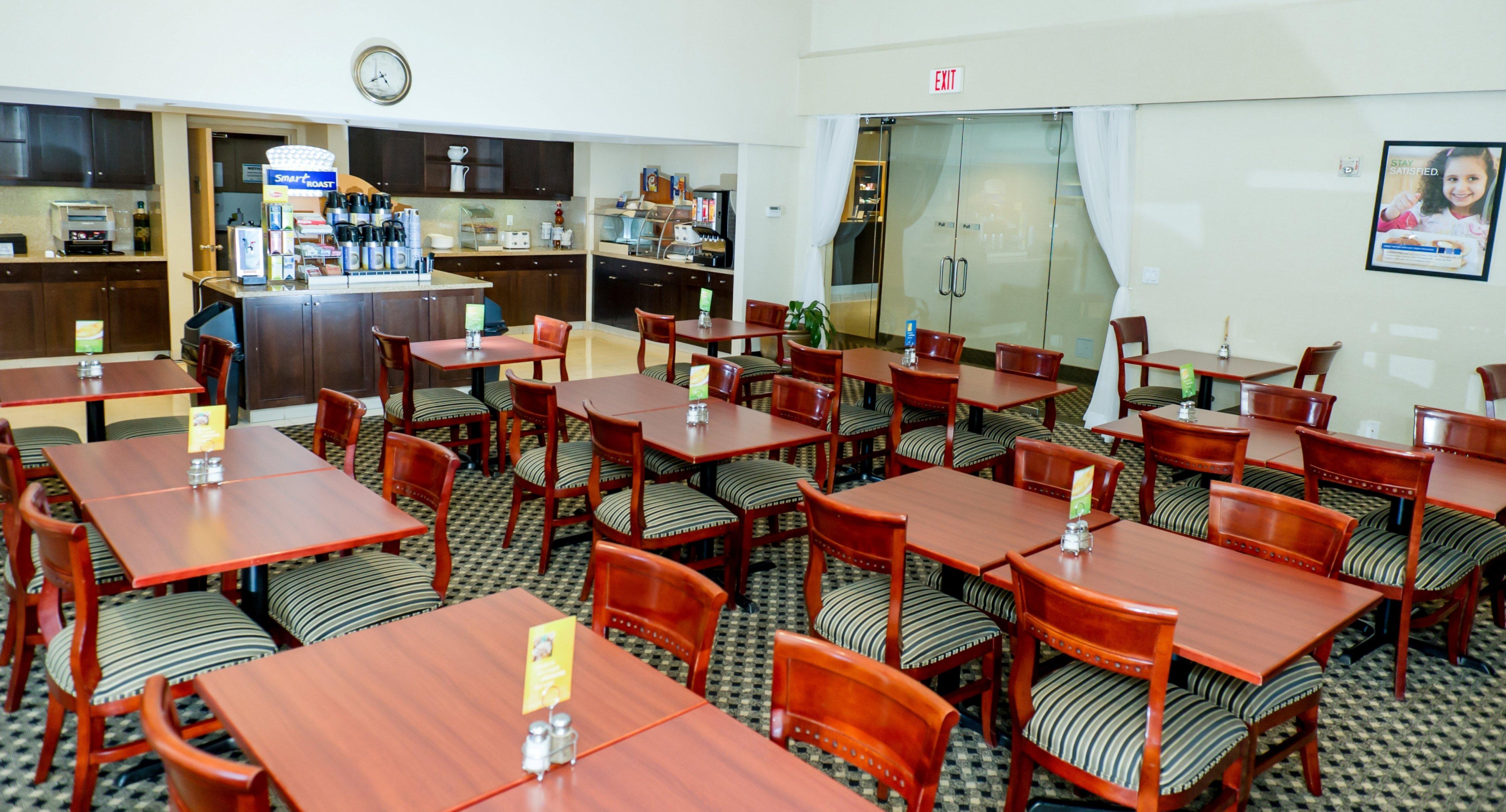 Holiday Inn Express And Suites Surrey By Ihg Luaran gambar