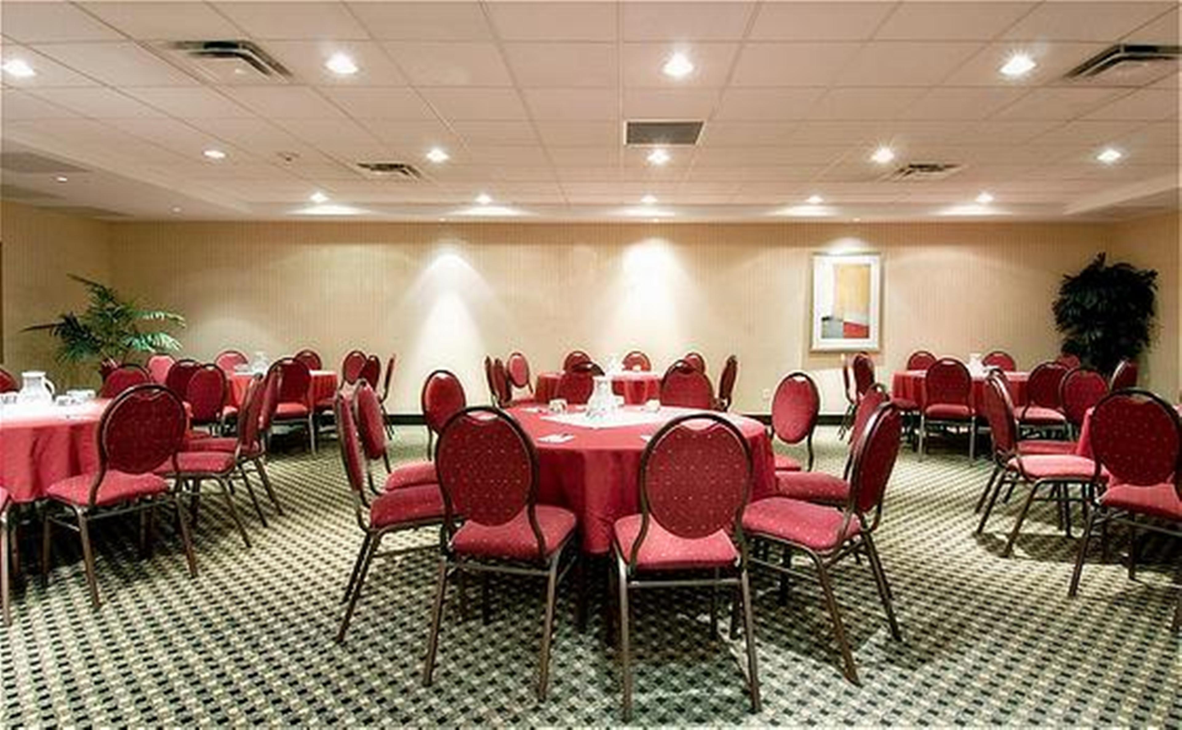 Holiday Inn Express And Suites Surrey By Ihg Luaran gambar
