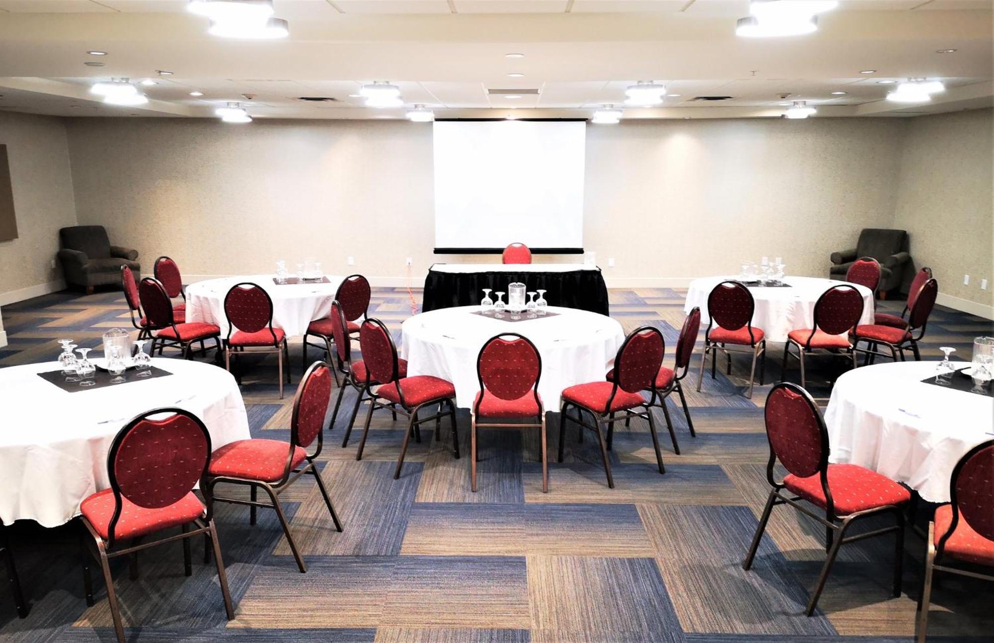 Holiday Inn Express And Suites Surrey By Ihg Luaran gambar