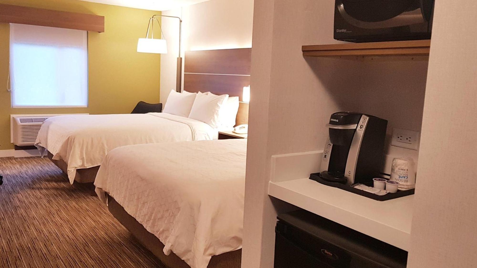 Holiday Inn Express And Suites Surrey By Ihg Luaran gambar