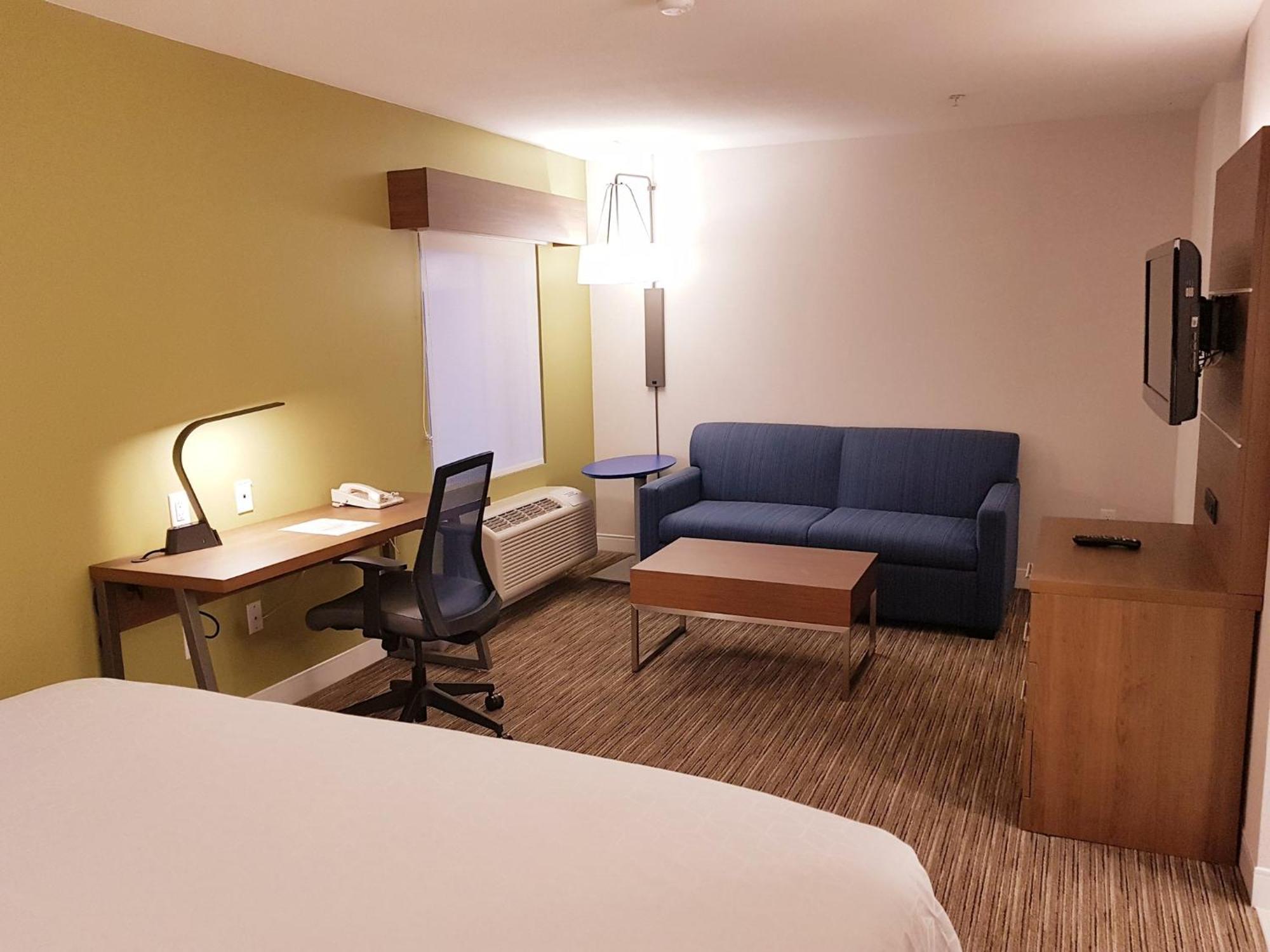 Holiday Inn Express And Suites Surrey By Ihg Luaran gambar