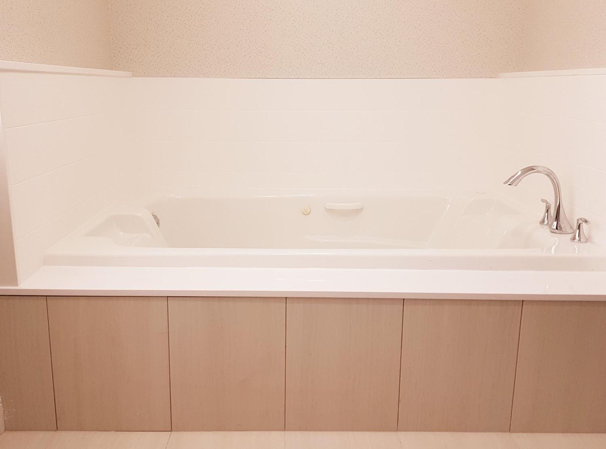 Holiday Inn Express And Suites Surrey By Ihg Luaran gambar