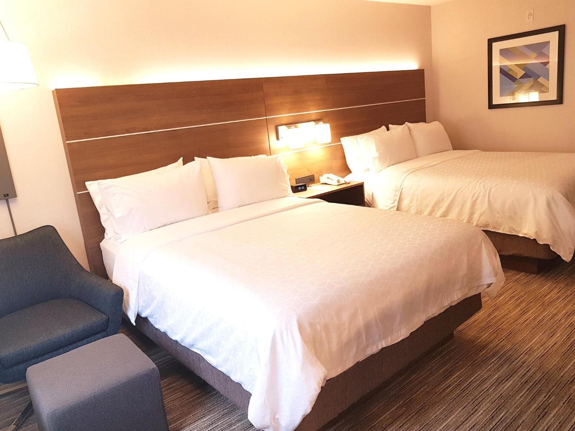 Holiday Inn Express And Suites Surrey By Ihg Luaran gambar