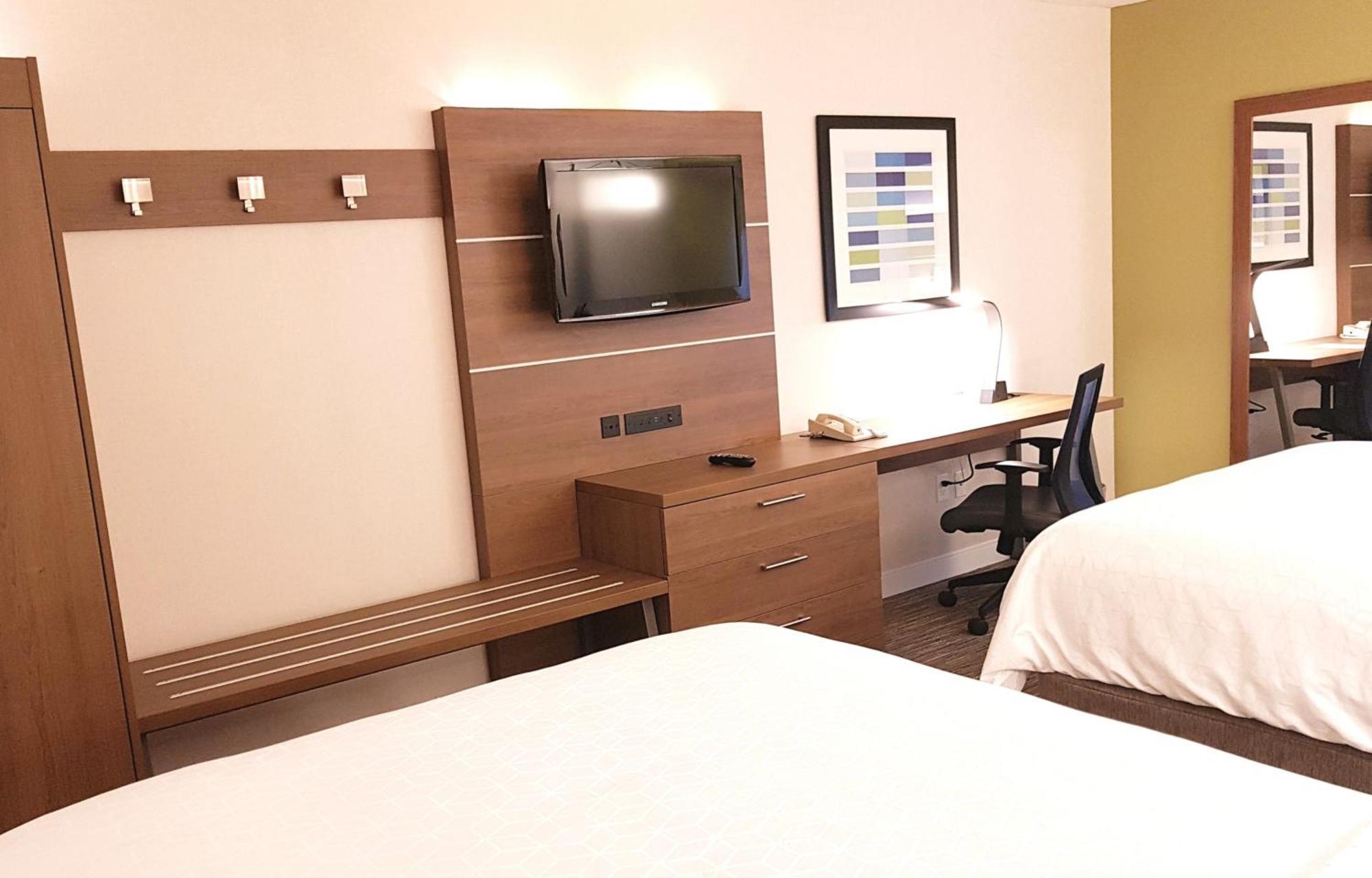 Holiday Inn Express And Suites Surrey By Ihg Luaran gambar