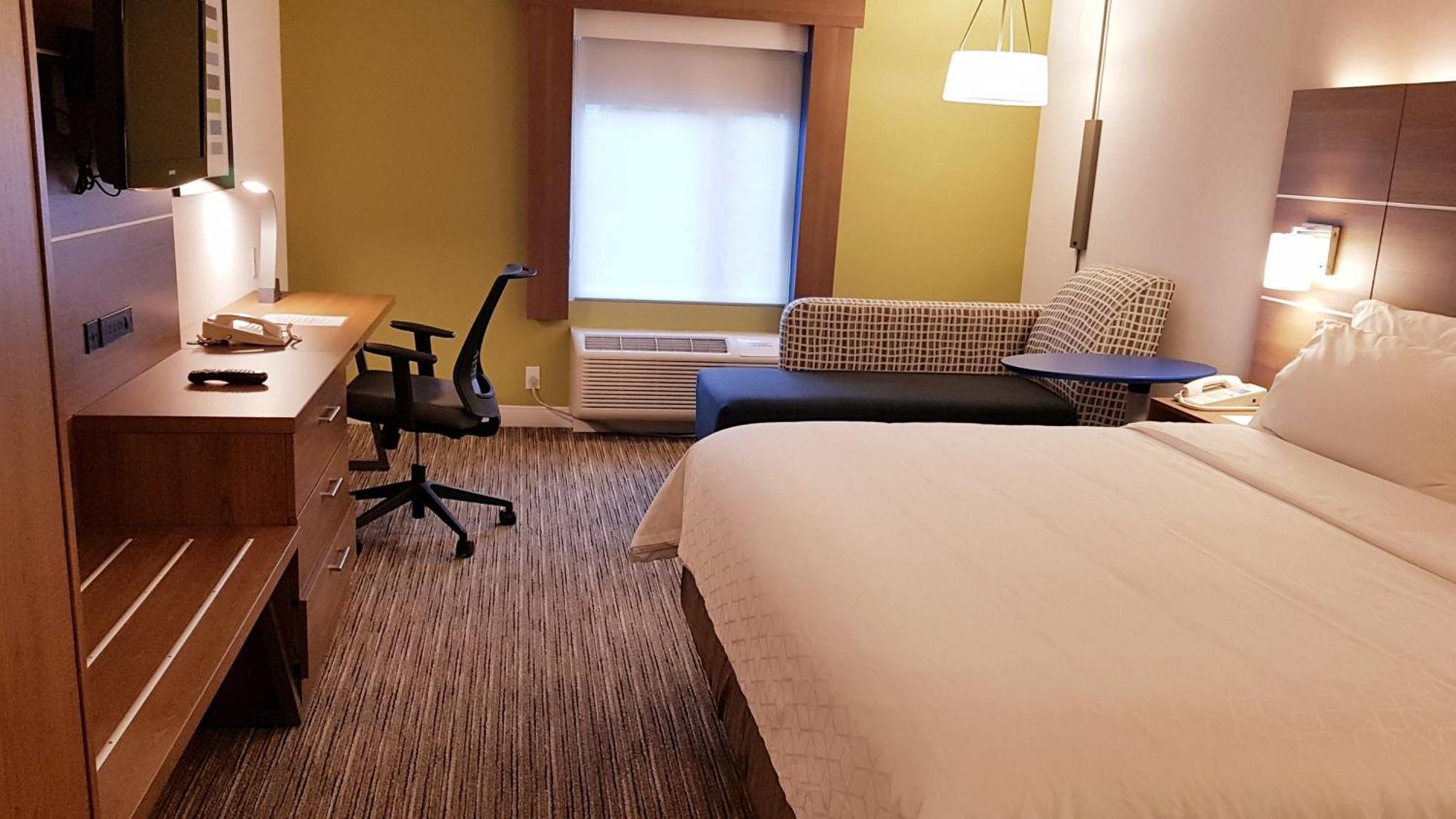 Holiday Inn Express And Suites Surrey By Ihg Luaran gambar