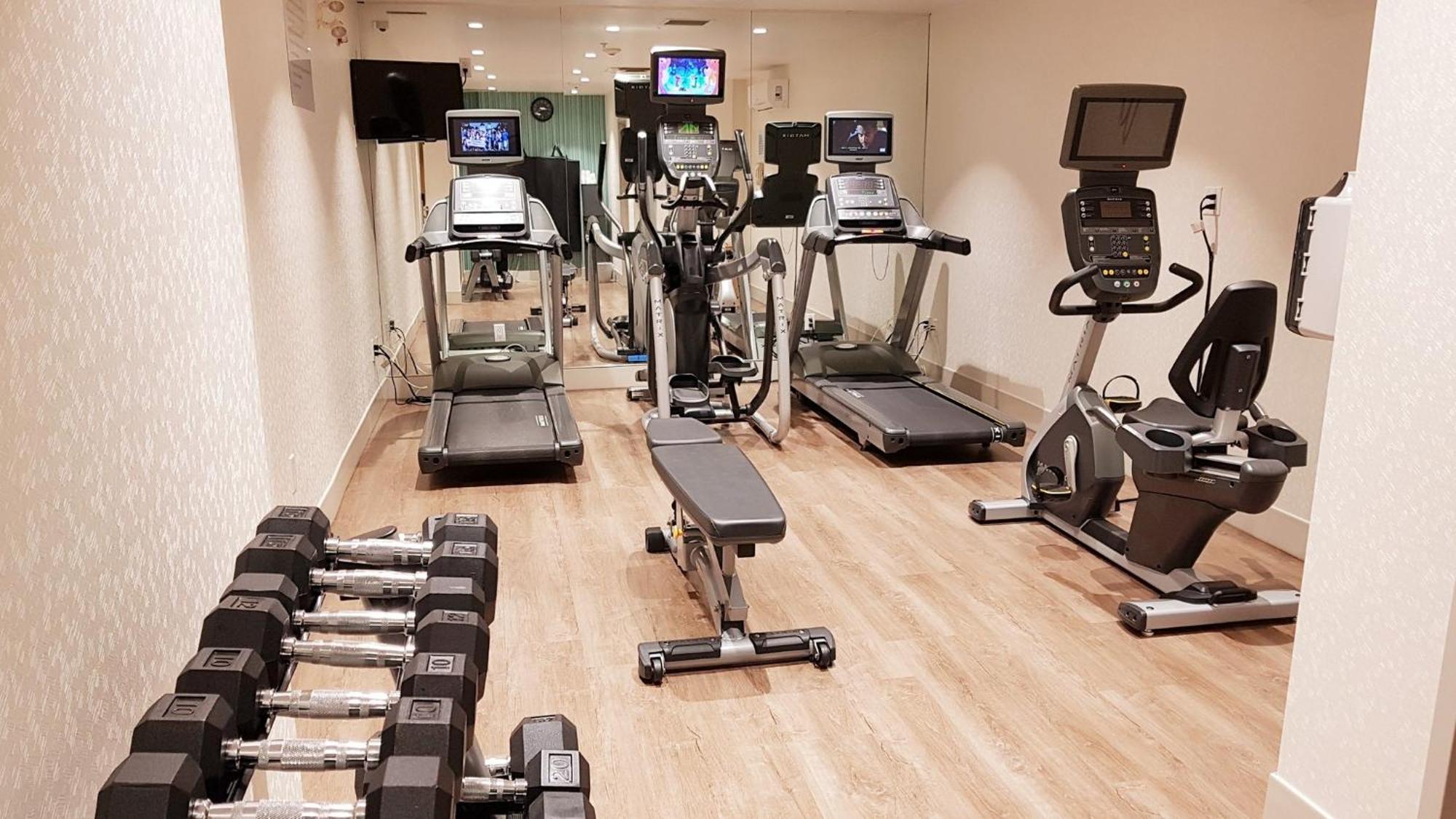 Holiday Inn Express And Suites Surrey By Ihg Luaran gambar