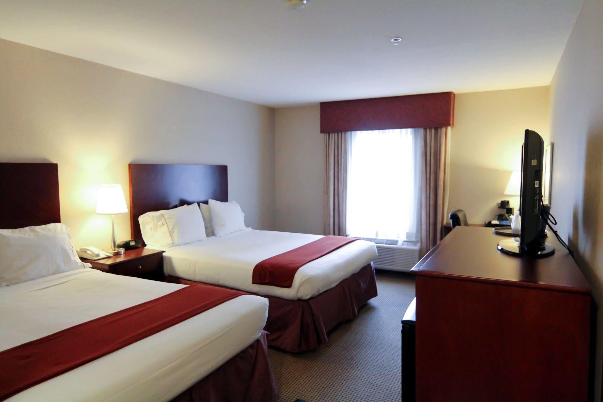 Holiday Inn Express And Suites Surrey By Ihg Luaran gambar