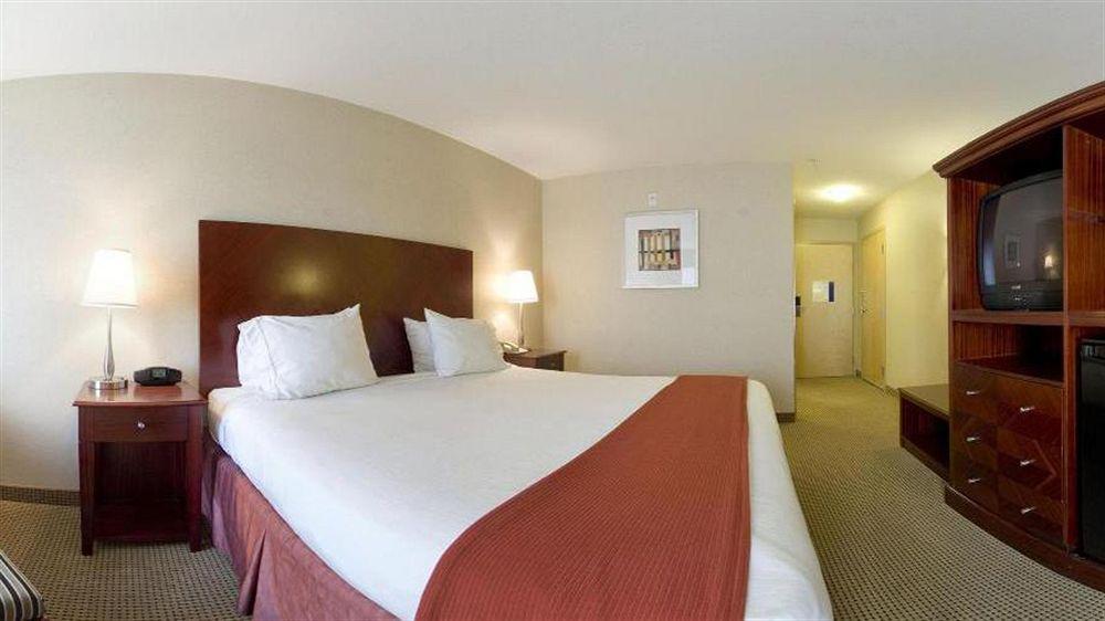 Holiday Inn Express And Suites Surrey By Ihg Luaran gambar