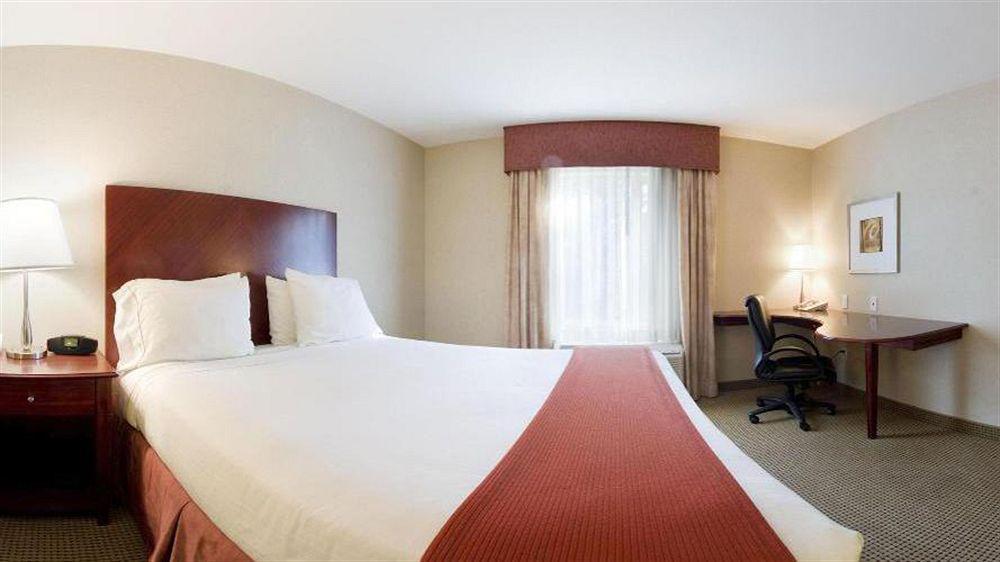 Holiday Inn Express And Suites Surrey By Ihg Luaran gambar
